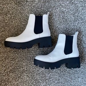 Urban Outfitters Remy Chelsea Boot - White, Size US 8